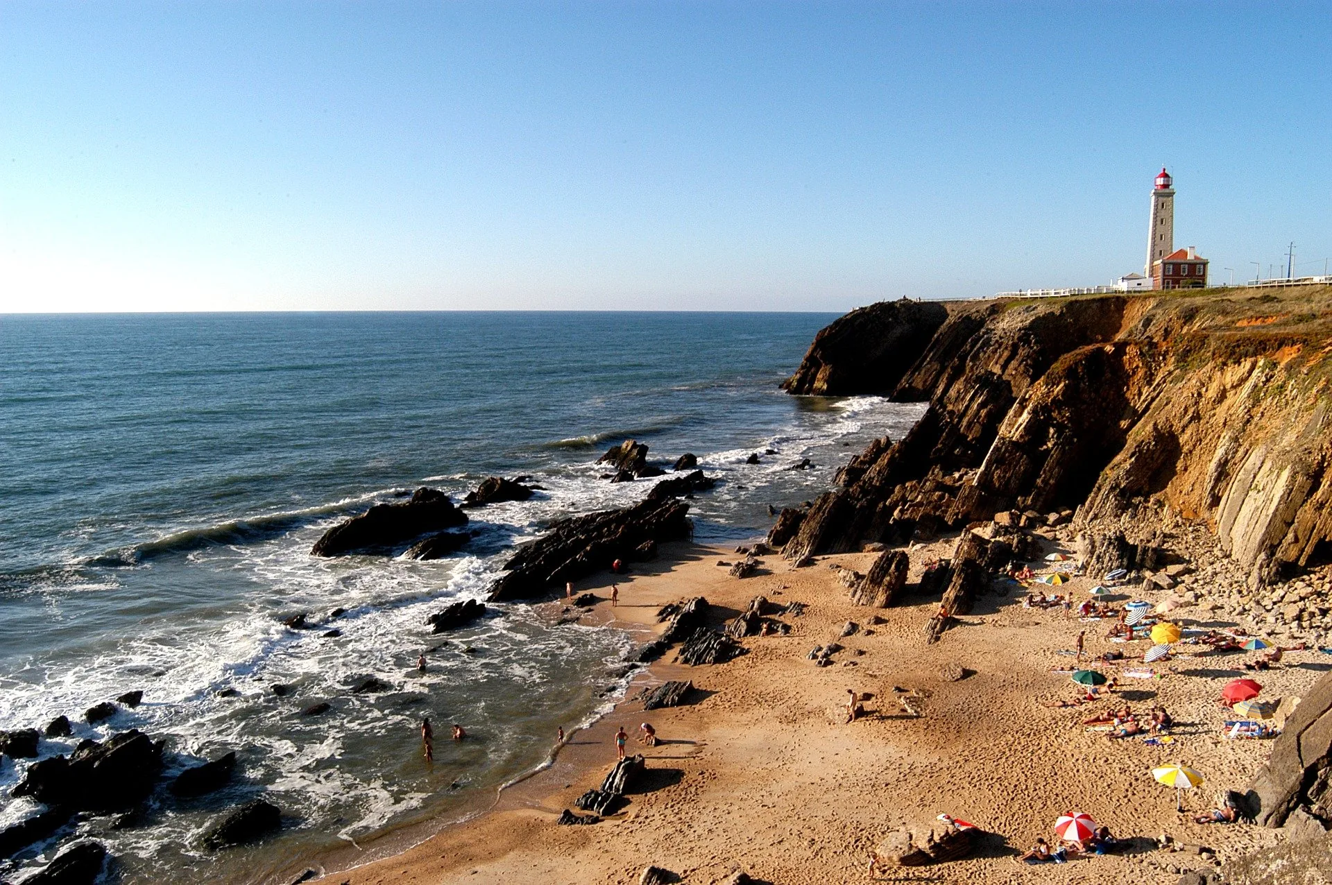 Onde mergulhar este verão? As 22 praias com Bandeira Azul na região de Leiria em 2026