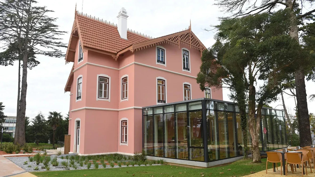 Villa Portela Renasce com ‘Corpo-Fantasma’: A Grande Volta da Arte em Leiria